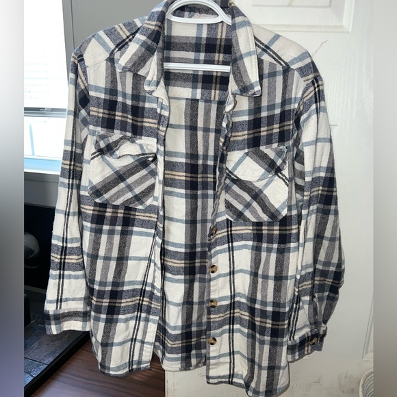 Button up flannel - Picture 1 of 2